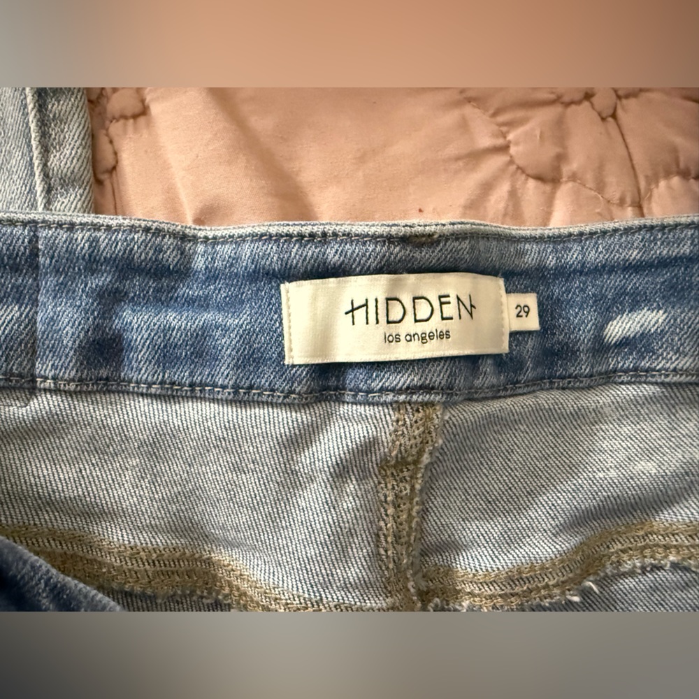 Hidden Los Angeles  Jeans
Size :29 LONG
straight leg 
USED ONCE LIKE NEW